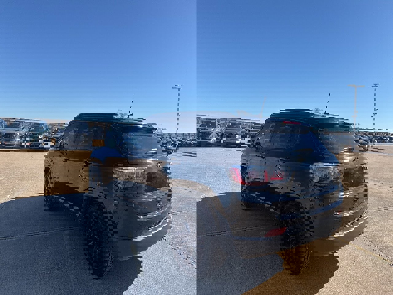 Used 2020 Jeep Compass Latitude image 16