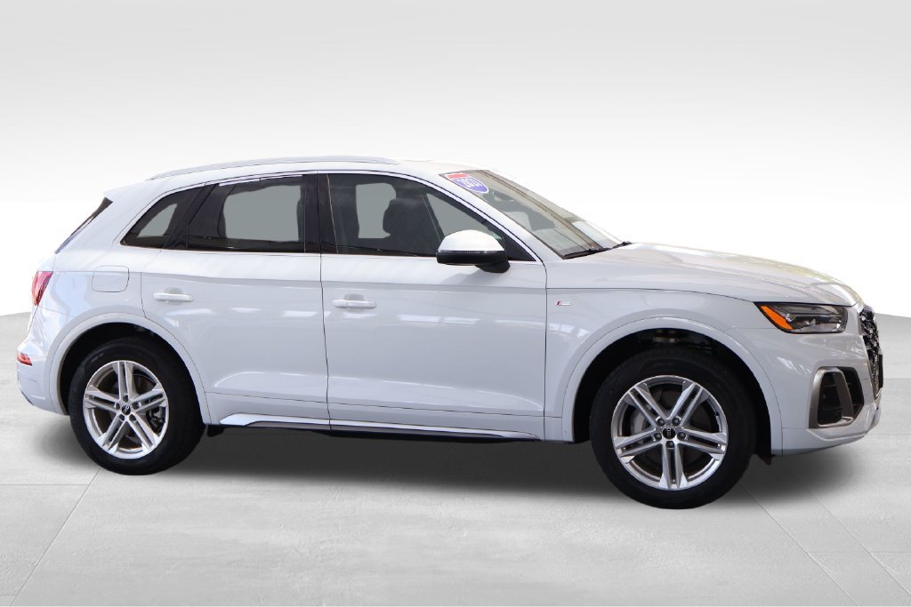 Used 2021 Audi Q5 e Premium Plus w/ Premium Plus Package AWD/4WD image 19