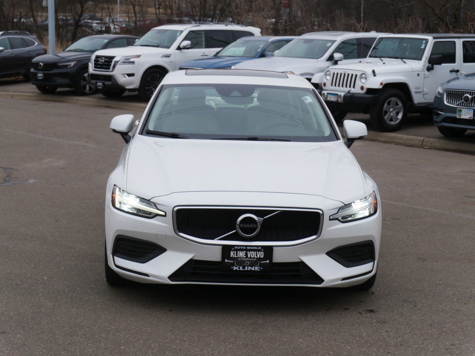 Used 2019 Volvo S60 T6 Momentum w/ Premium Package image 2