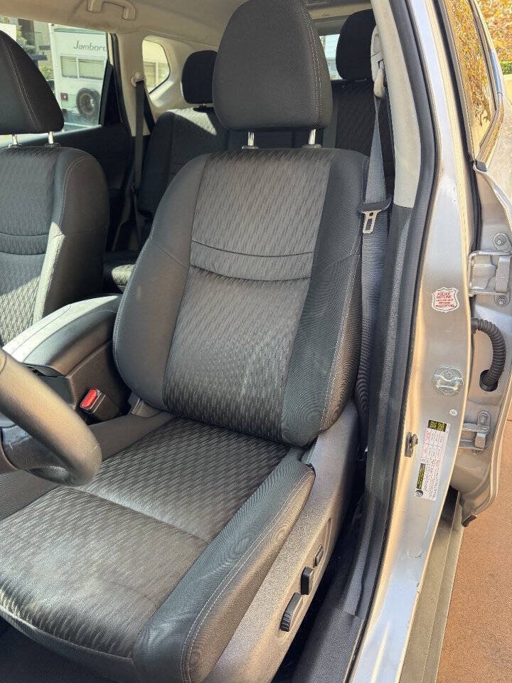 Used 2019 Nissan Rogue SV FWD image 12