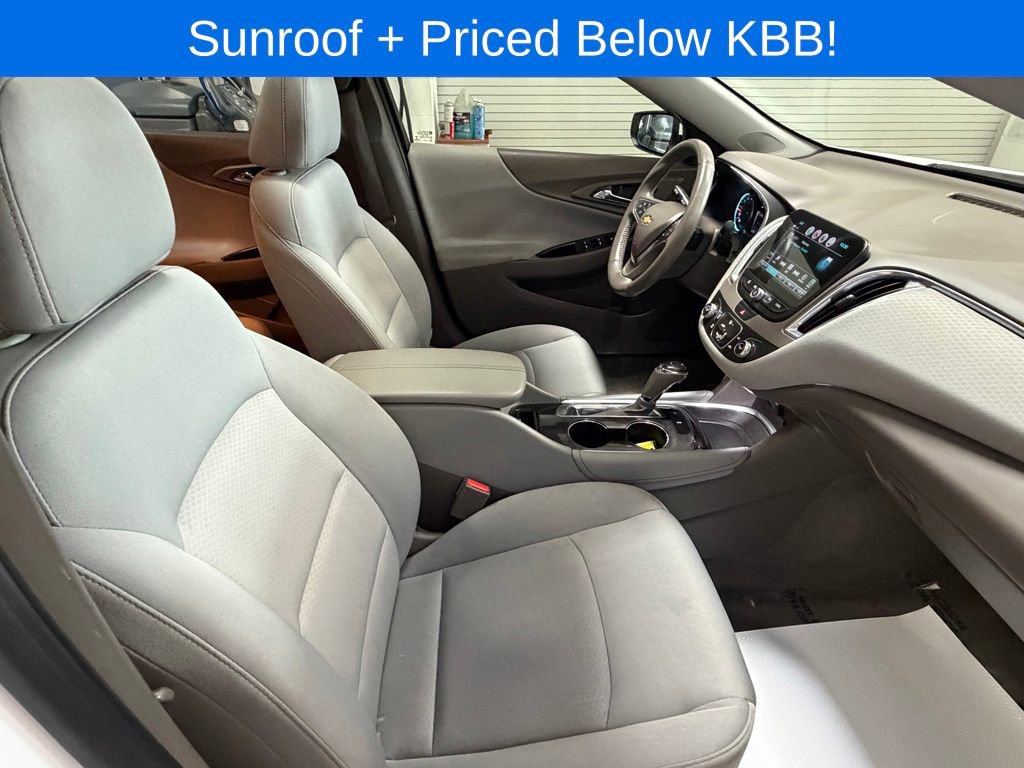 Used 2017 Chevrolet Malibu LT image 24