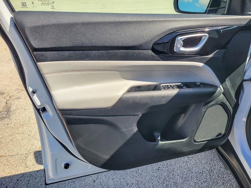 Used 2023 Jeep Compass Limited image 19
