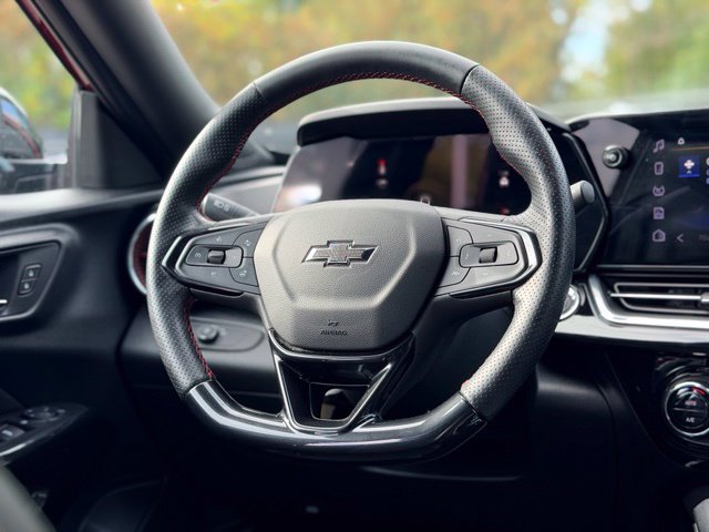 Used 2025 Chevrolet Trax RS w/ Driver Confidence Package FWD image 21