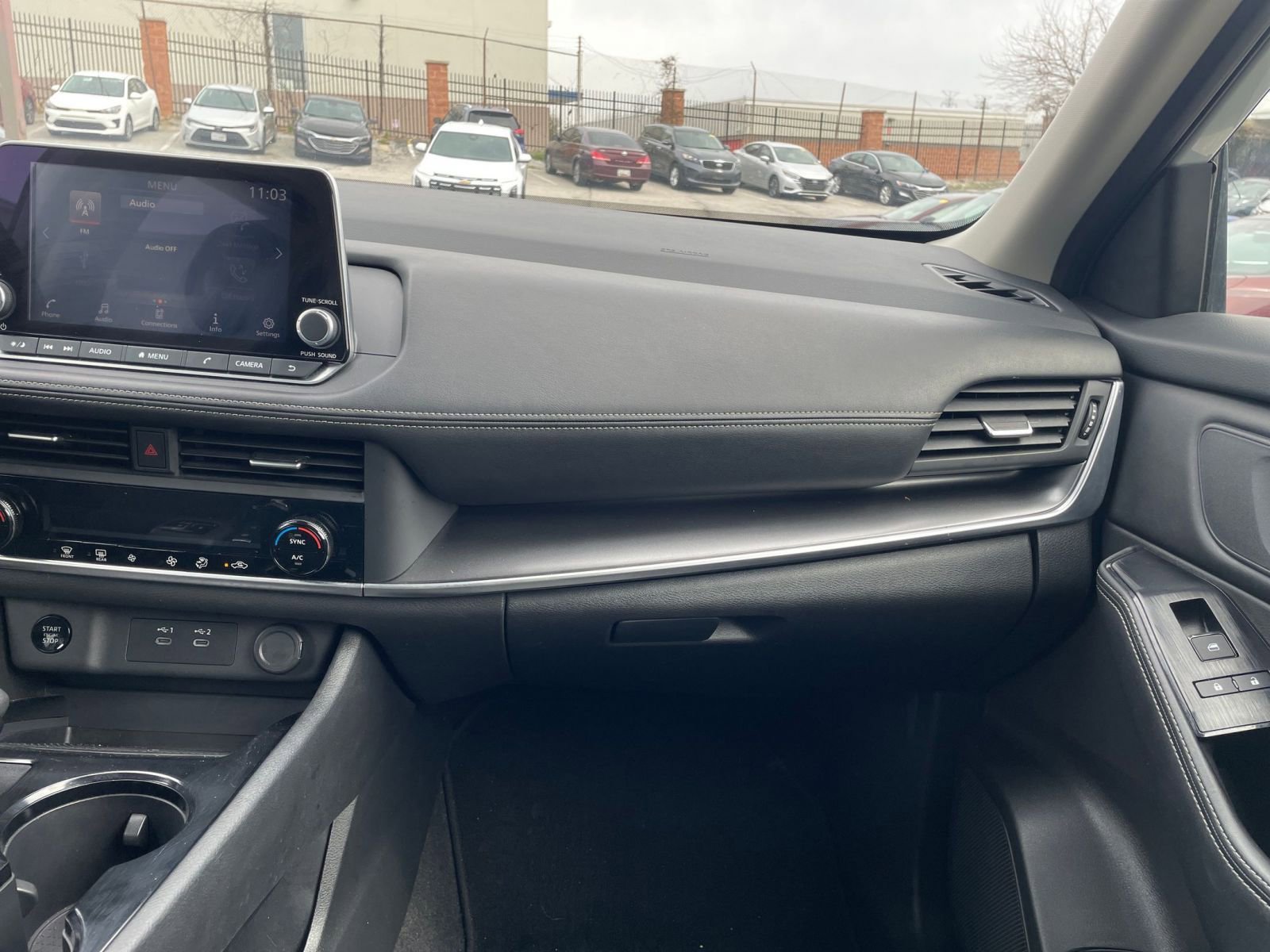 Used 2025 Nissan Rogue SV image 35