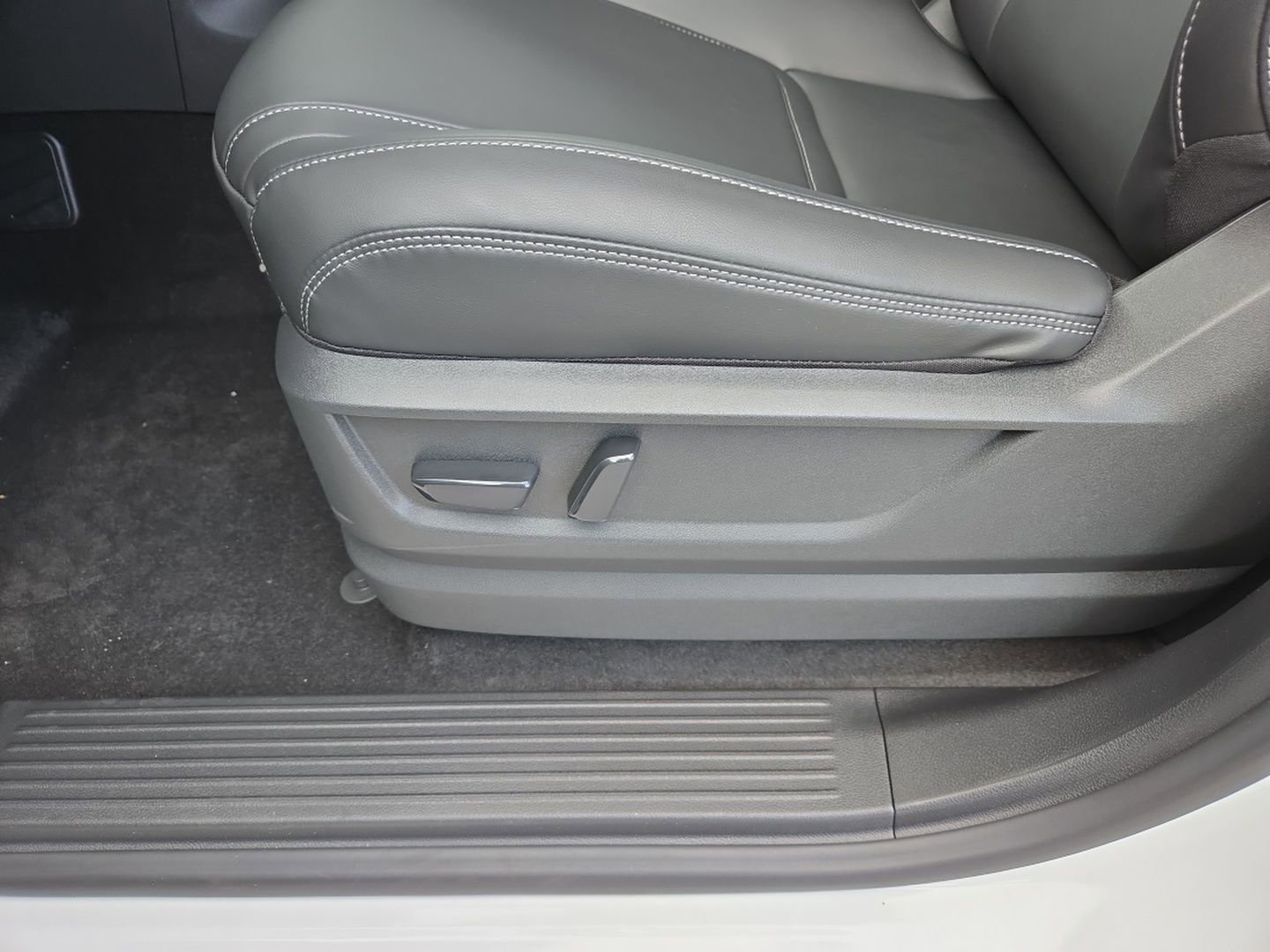 New 2026 Nissan Armada SV image 33