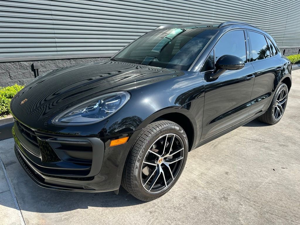 Certified 2024 Porsche Macan image 7