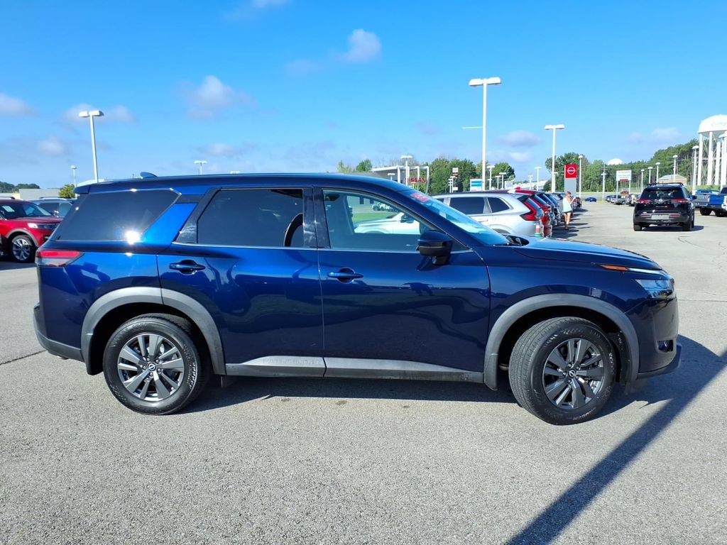 Certified 2022 Nissan Pathfinder S FWD image 2