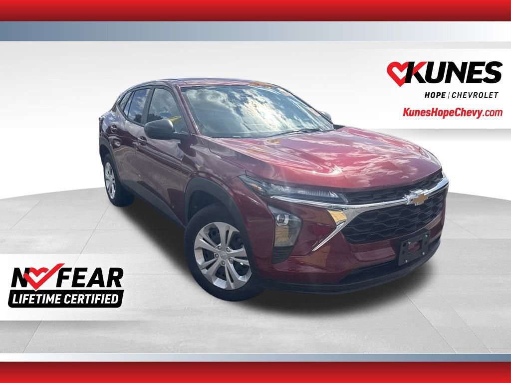 Used 2025 Chevrolet Trax LS image 1
