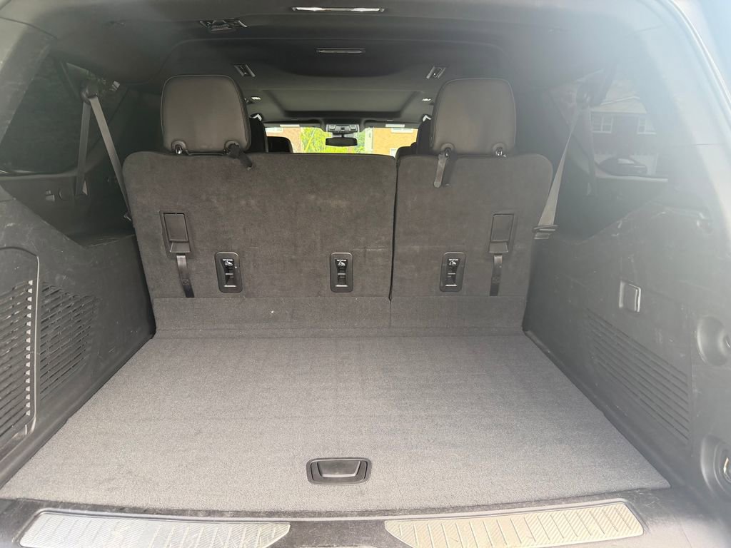 Used 2023 Chevrolet Suburban RST AWD/4WD image 7