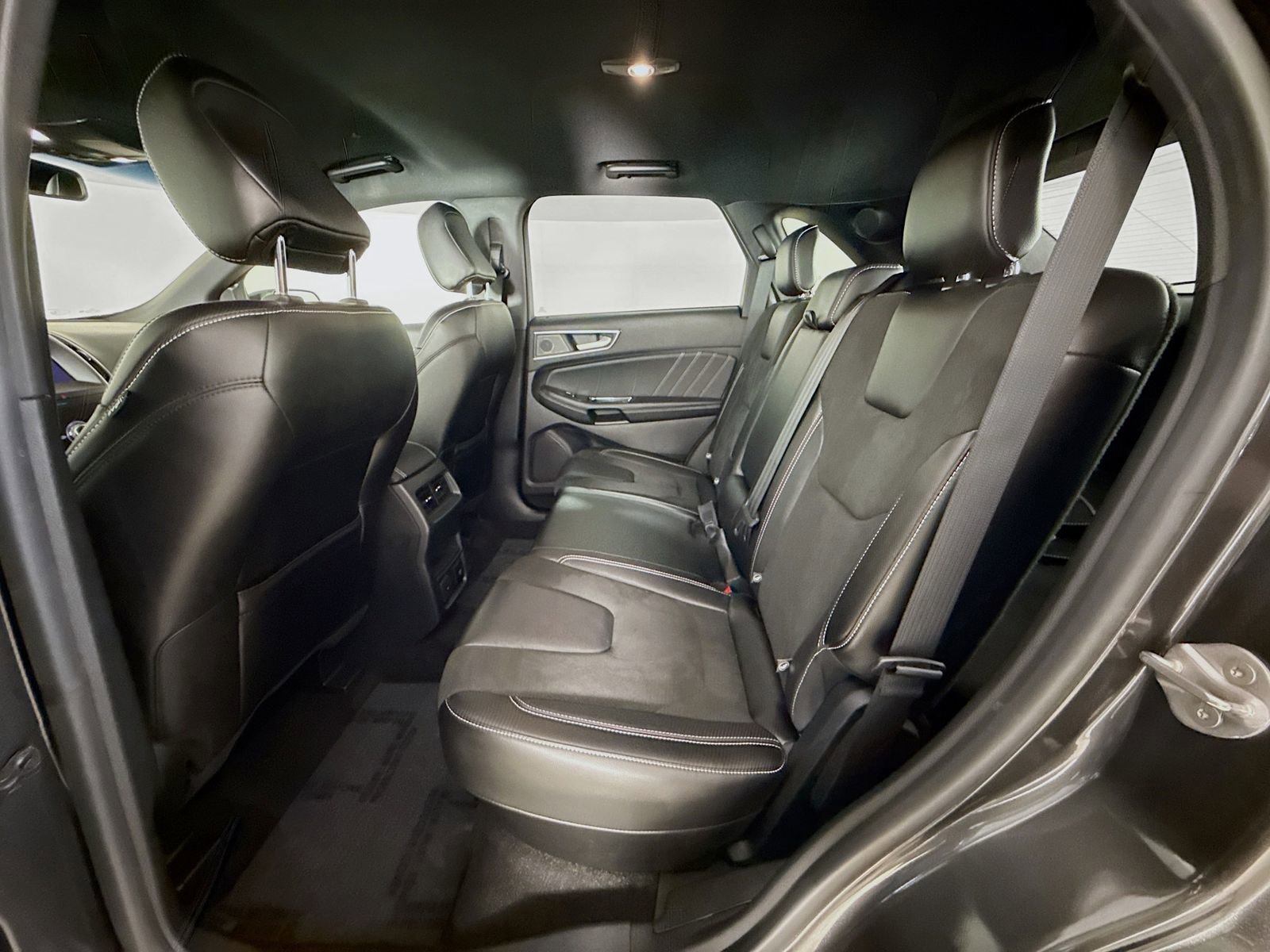 Used 2020 Ford Edge ST image 25