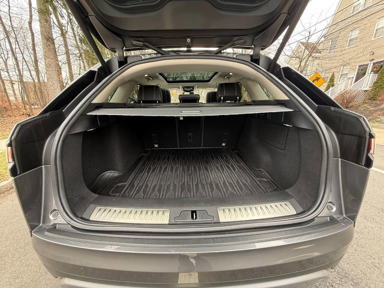 Used 2018 Land Rover Range Rover Velar S AWD/4WD image 20