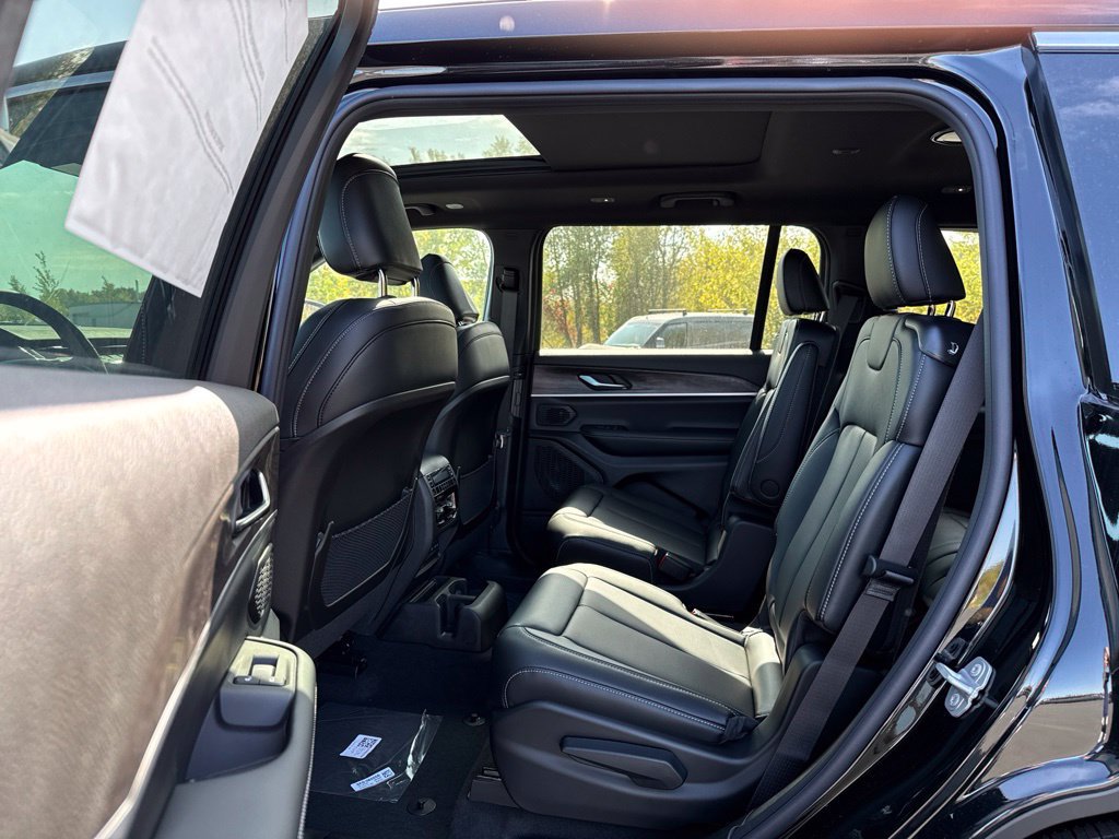 New 2027 Jeep Grand Cherokee L Limited AWD/4WD image 26