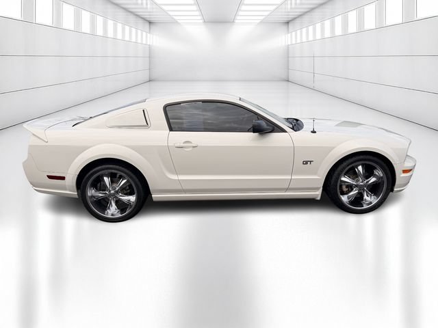 Used 2005 Ford Mustang GT RWD image 4