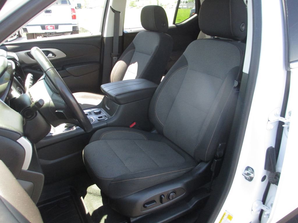 Used 2020 Chevrolet Traverse LT AWD/4WD image 17