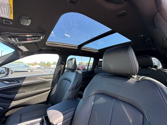 New 2025 Jeep Grand Cherokee L Overland AWD/4WD image 24