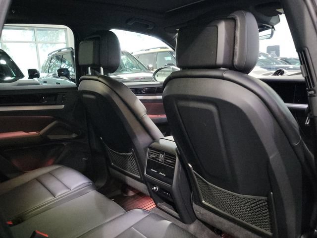 Used 2024 Porsche Cayenne S AWD/4WD image 30