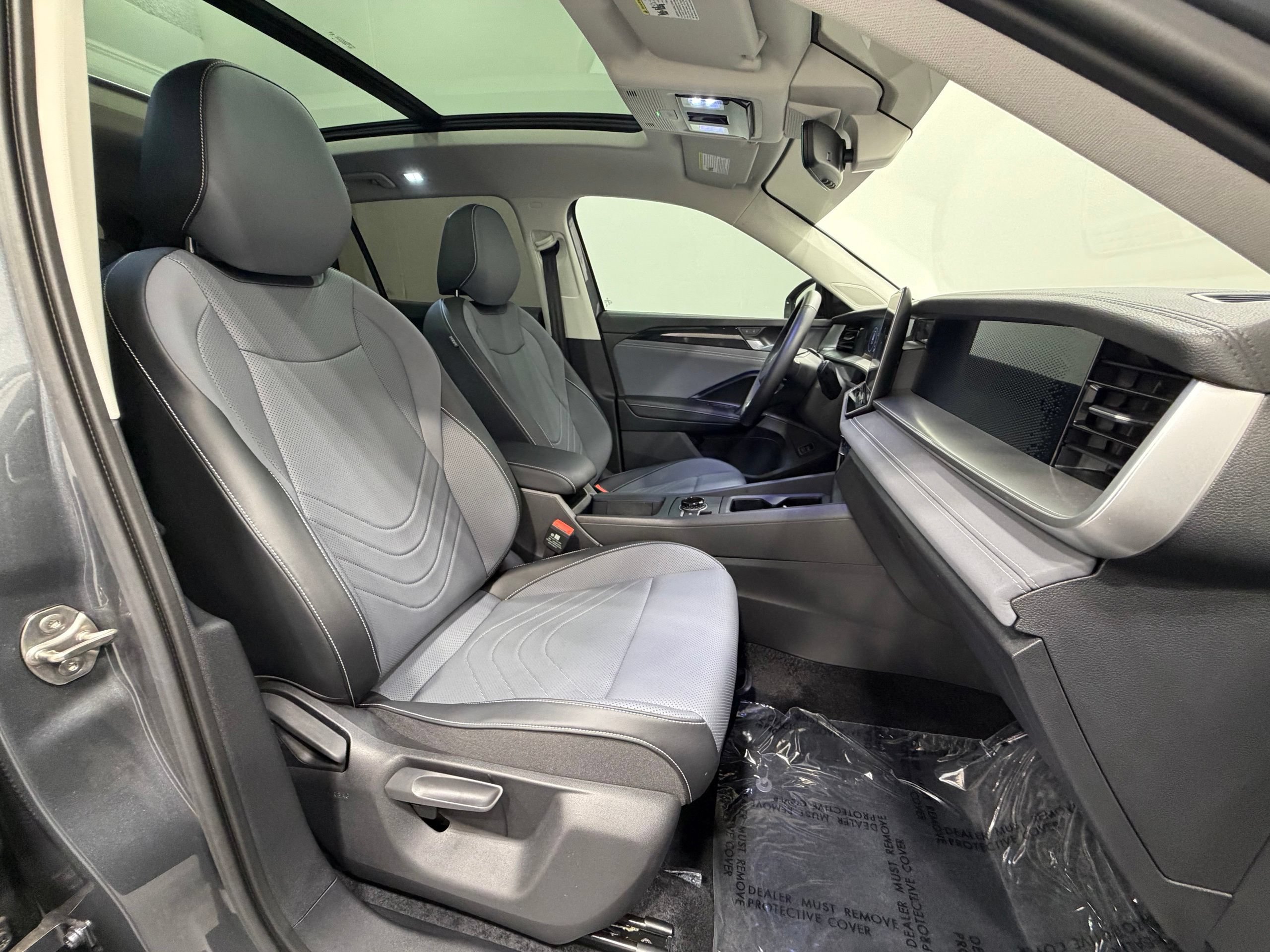 Used 2026 Volkswagen Tiguan SE w/ Panoramic Sunroof Package AWD/4WD image 29