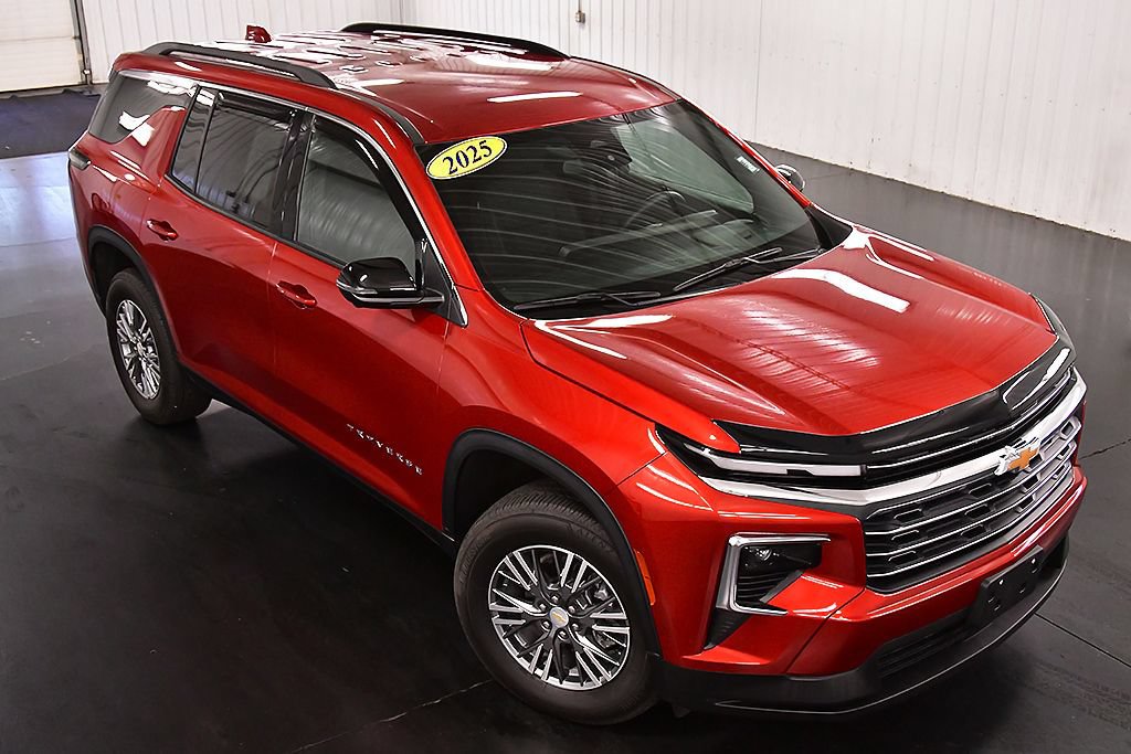 Used 2025 Chevrolet Traverse LT w/ Driver Confidence Package AWD/4WD image 11