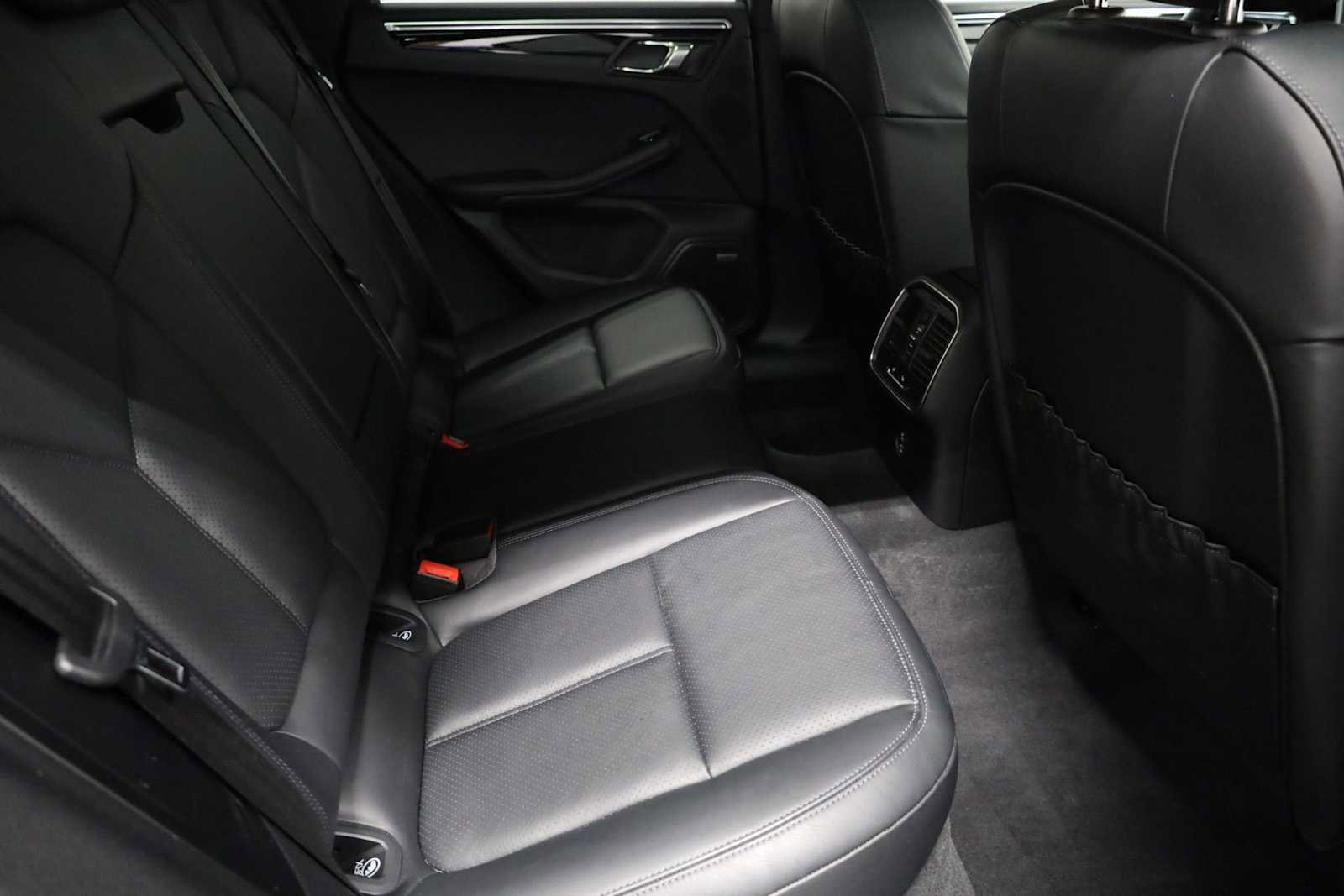 Certified 2025 Porsche Macan image 37