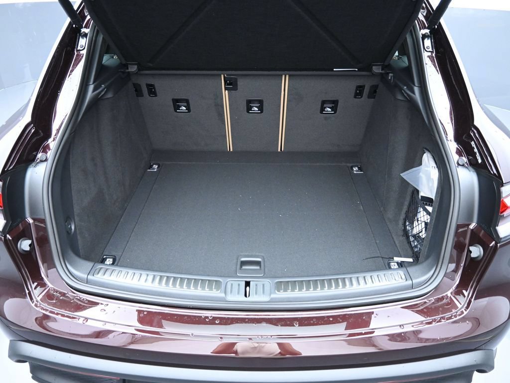 Certified 2026 Porsche Macan AWD/4WD image 24