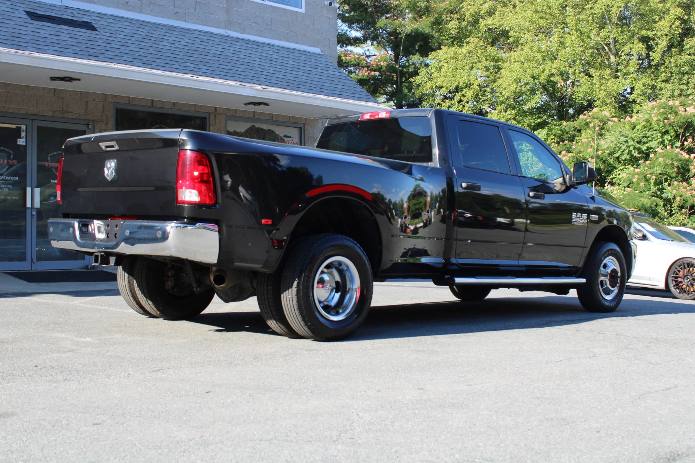 Used 2016 RAM 3500 Tradesman w/ Chrome Appearance Group RWD image 7