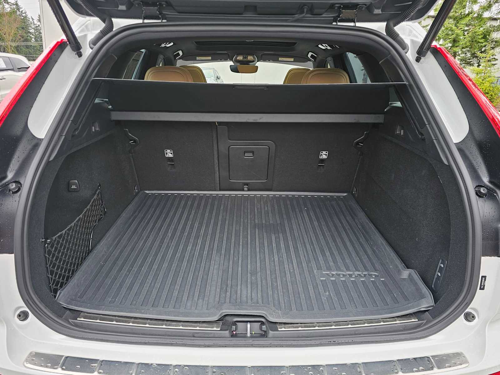 Used 2024 Volvo XC60 B5 Ultimate w/ Protection Package Premier image 14