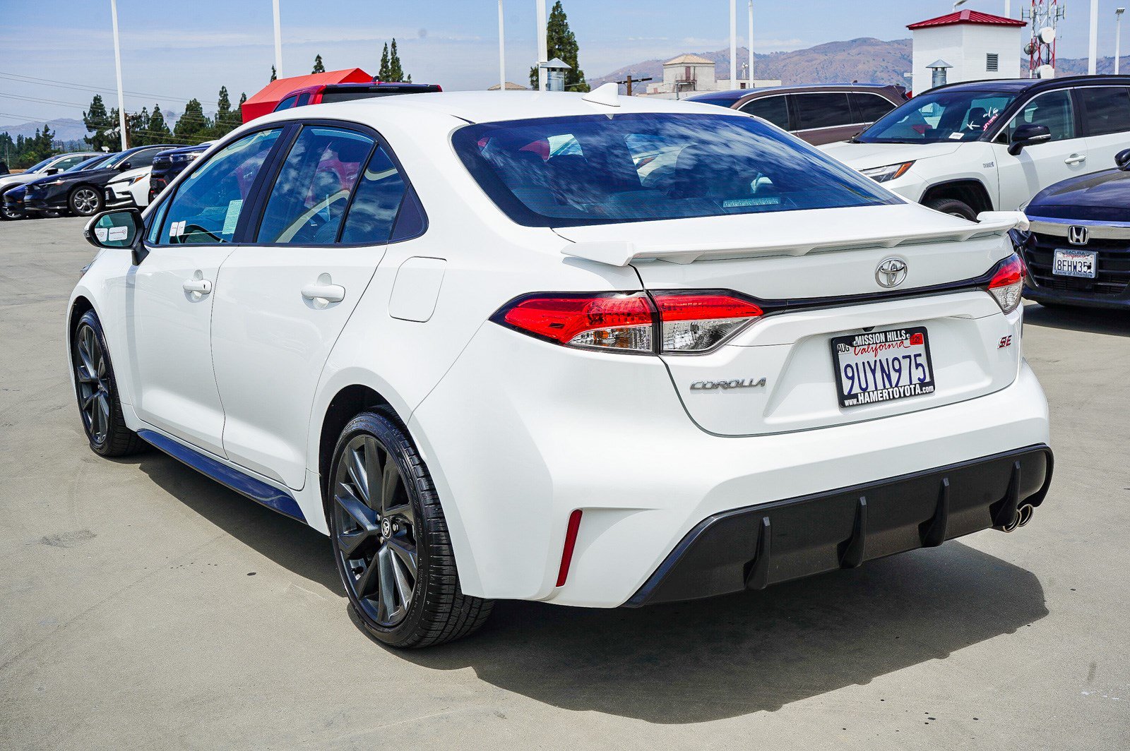 Certified 2025 Toyota Corolla SE w/ SE Premium Package FWD image 5