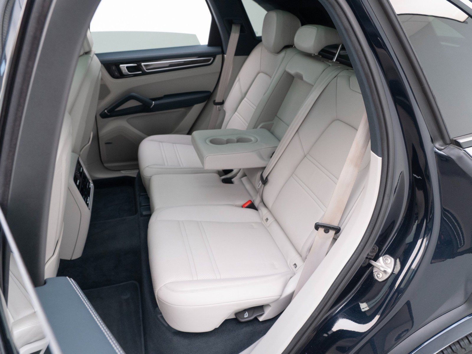 Certified 2022 Porsche Cayenne S Platinum image 29