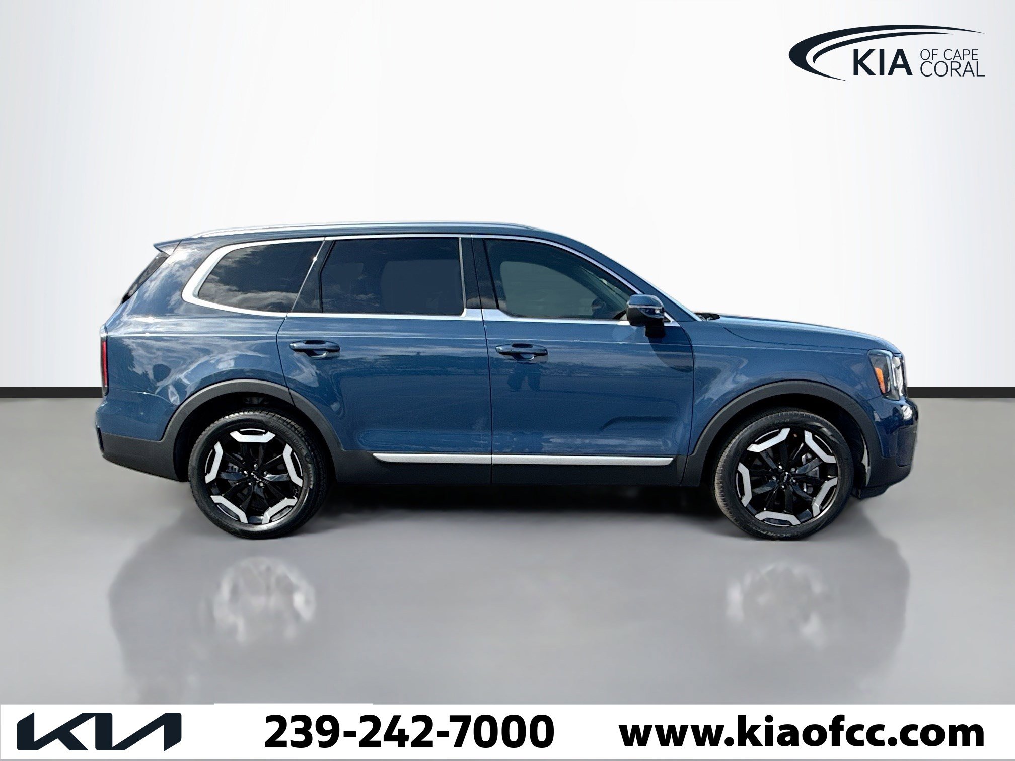 Used 2023 Kia Telluride EX w/ EX Captain's Chair Package image 6