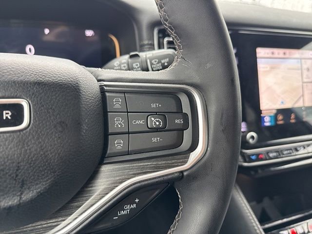 Used 2024 Jeep Wagoneer L Series II w/ Flexible Seating Group image 15