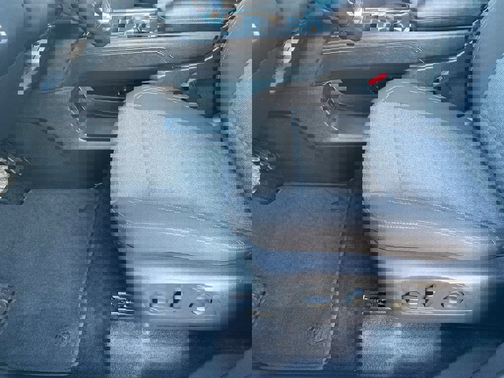 Used 2025 GMC Acadia Elevation image 32