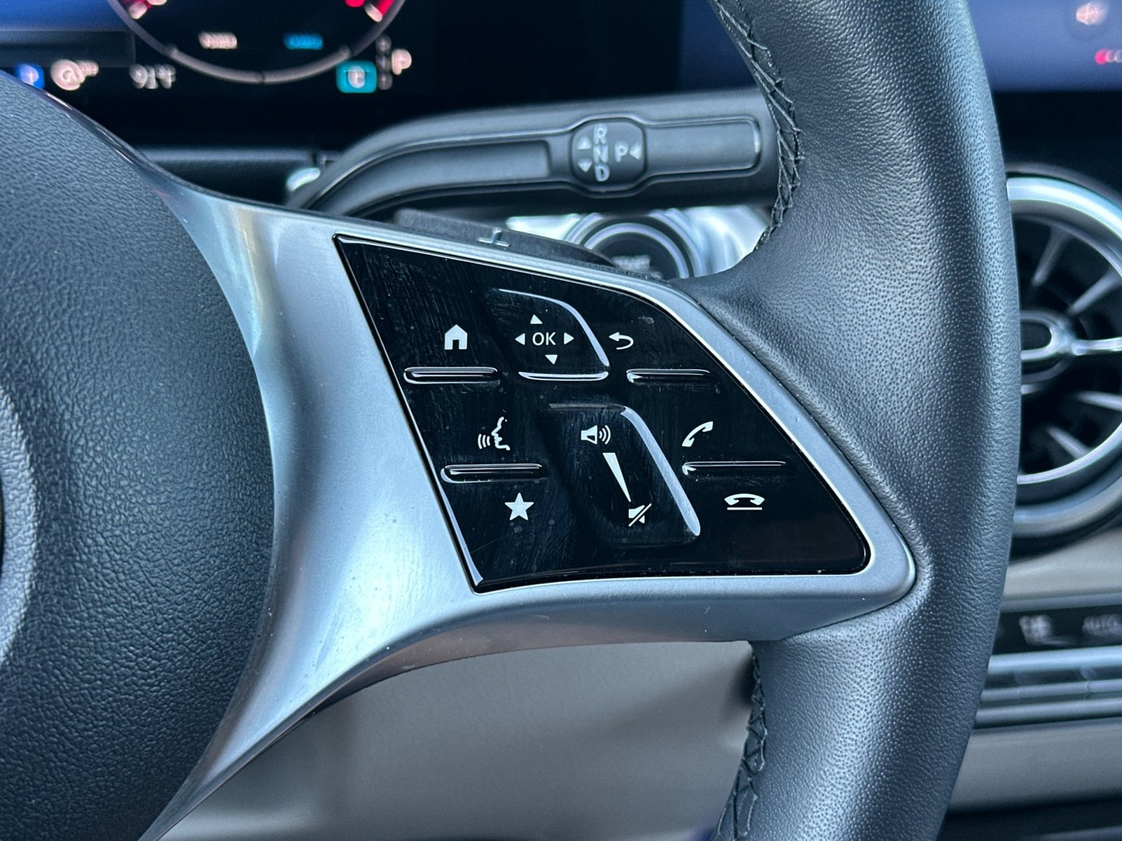 Certified 2026 Mercedes-Benz GLB 250 4MATIC image 26
