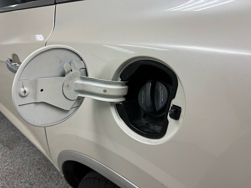 Used 2011 Buick Enclave CXL image 28