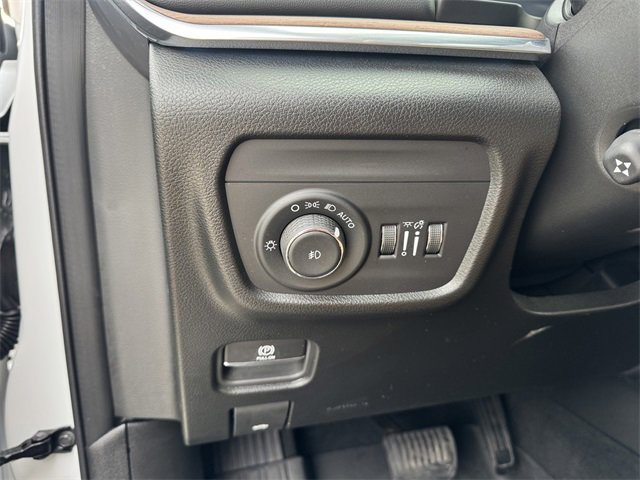 Used 2025 Jeep Grand Cherokee L Summit image 22