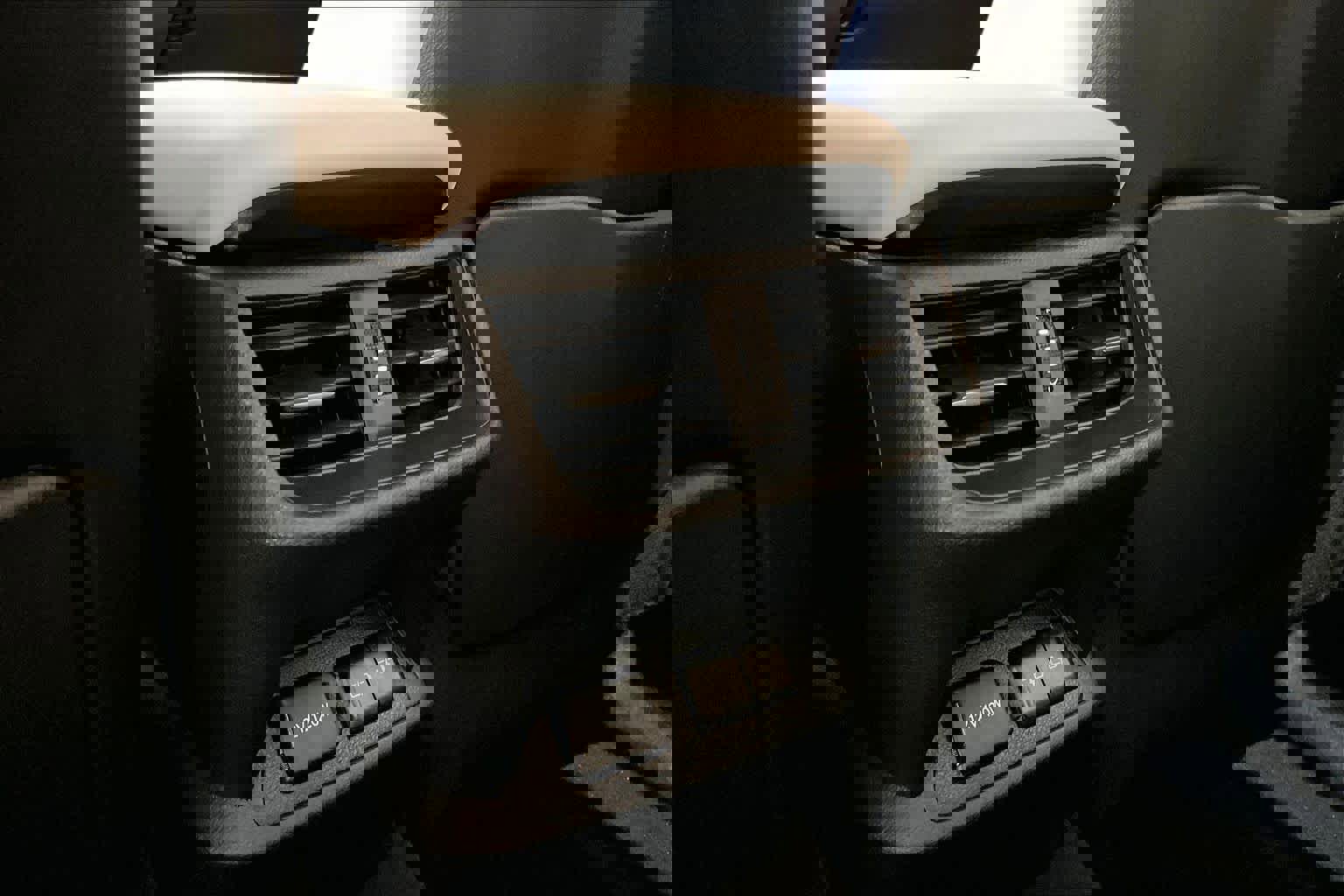 Used 2025 Lexus ES 300h w/ Premium Package image 32