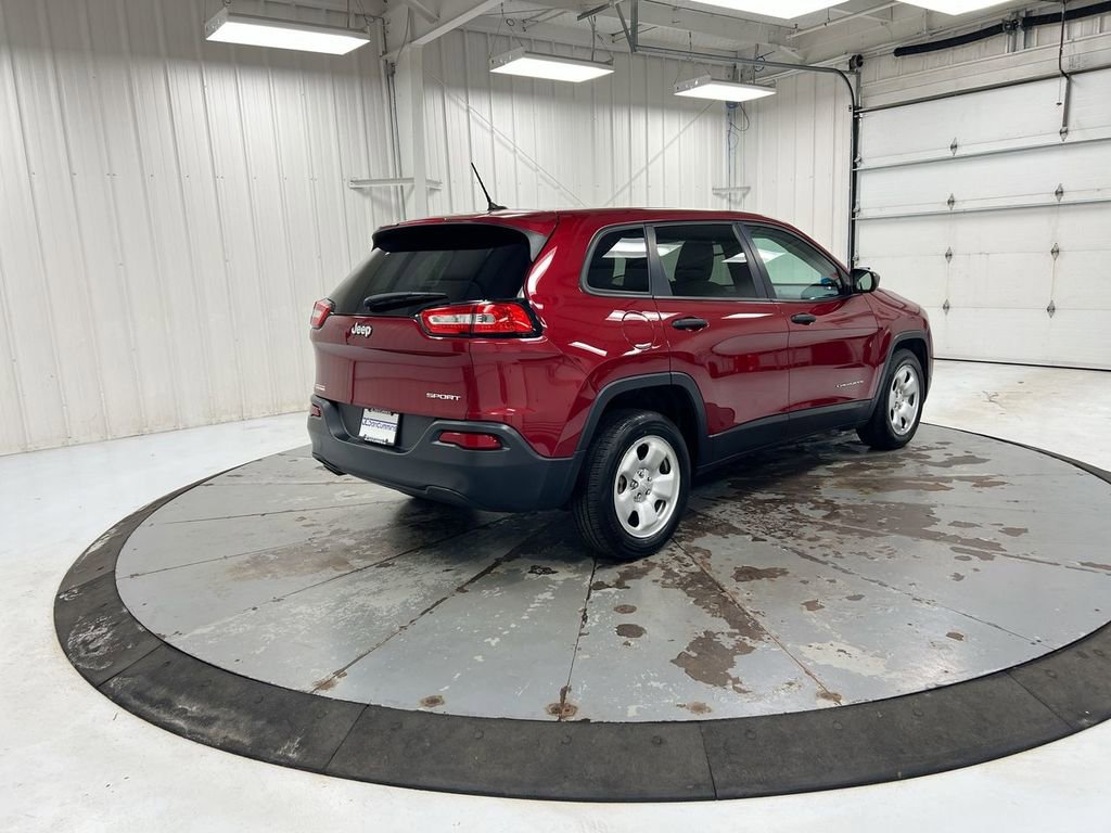 Used 2016 Jeep Cherokee Sport image 11