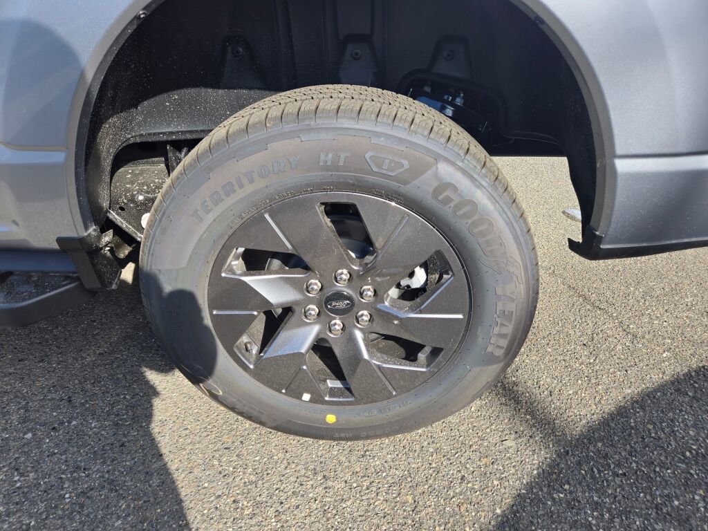 New 2025 Ford F150 Lightning Flash AWD/4WD image 9