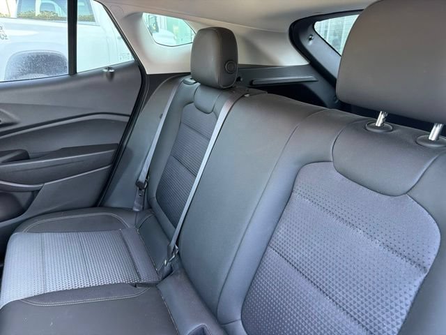Used 2024 Chevrolet Trax LT w/ Sunroof Package FWD image 9