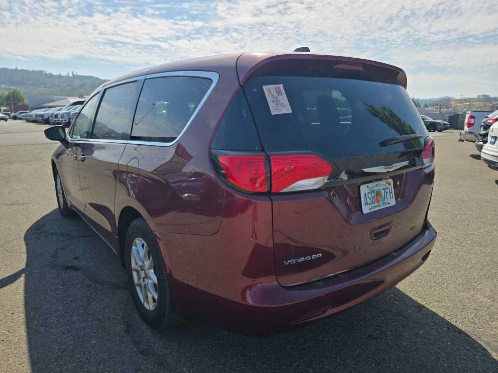 Used 2022 Chrysler Voyager LX FWD image 2