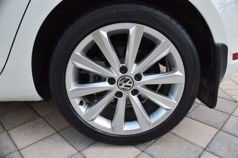 Used 2013 Volkswagen Golf TDI image 85