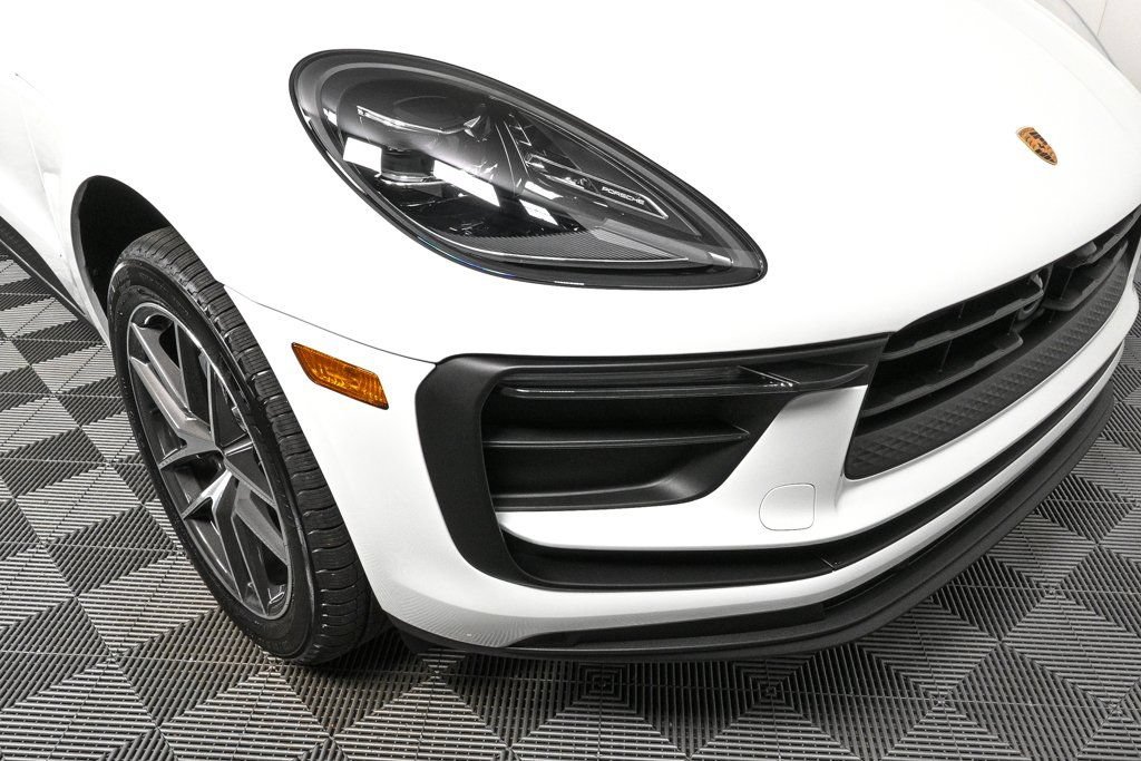 Certified 2026 Porsche Macan AWD/4WD image 39