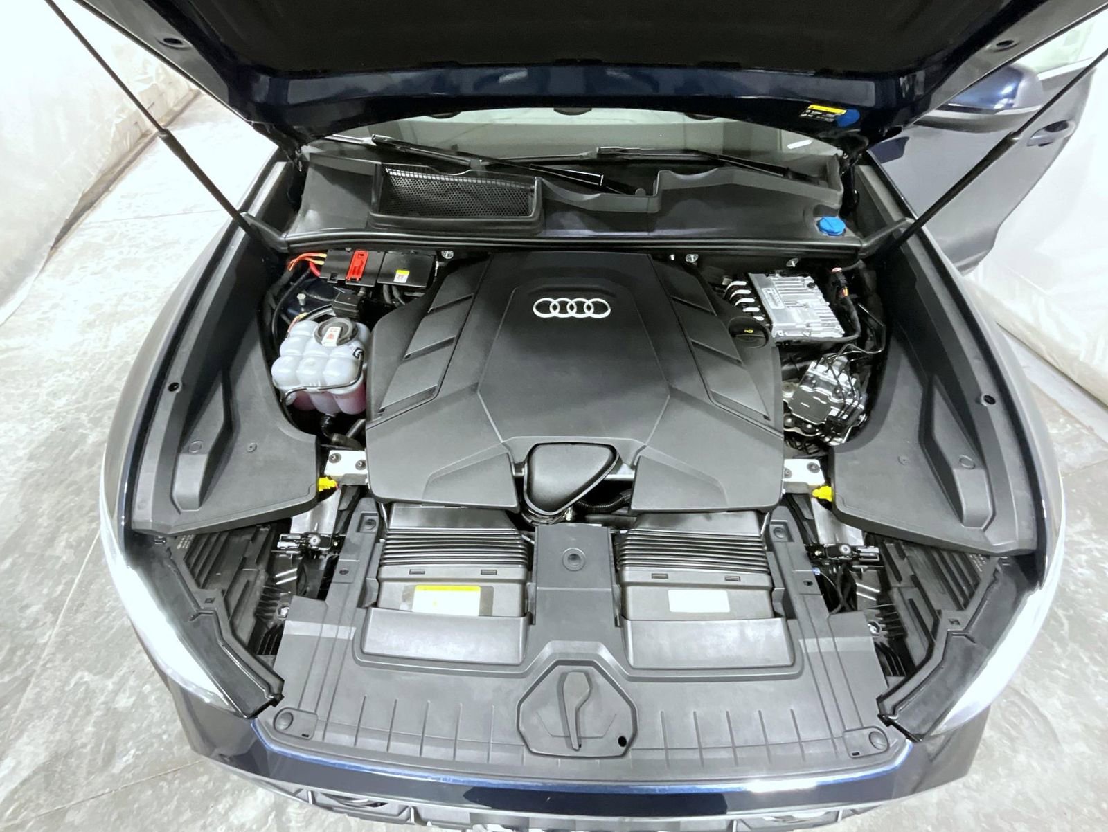 Used 2023 Audi Q8 Prestige image 25