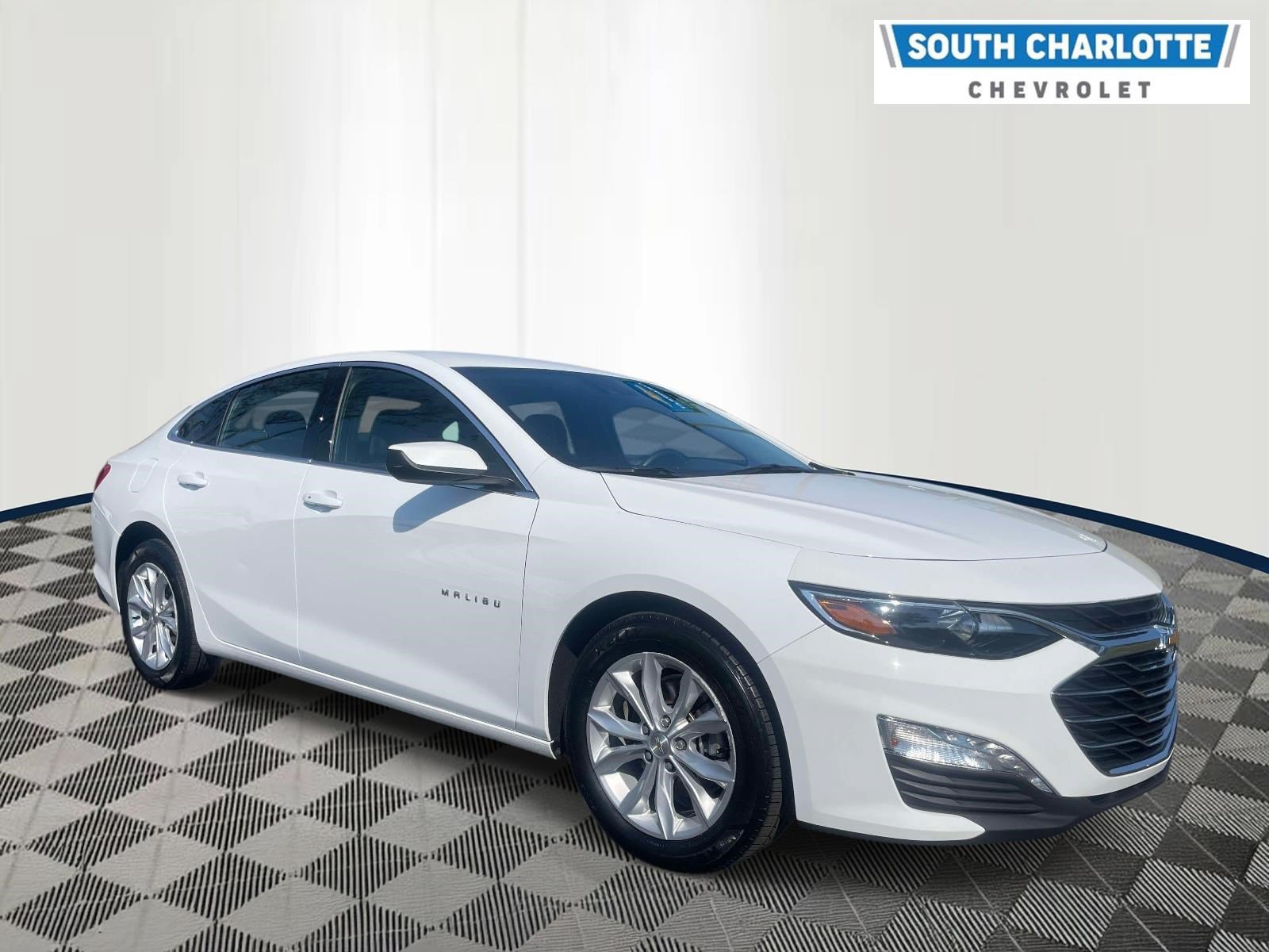 Used 2025 Chevrolet Malibu LT FWD image 3
