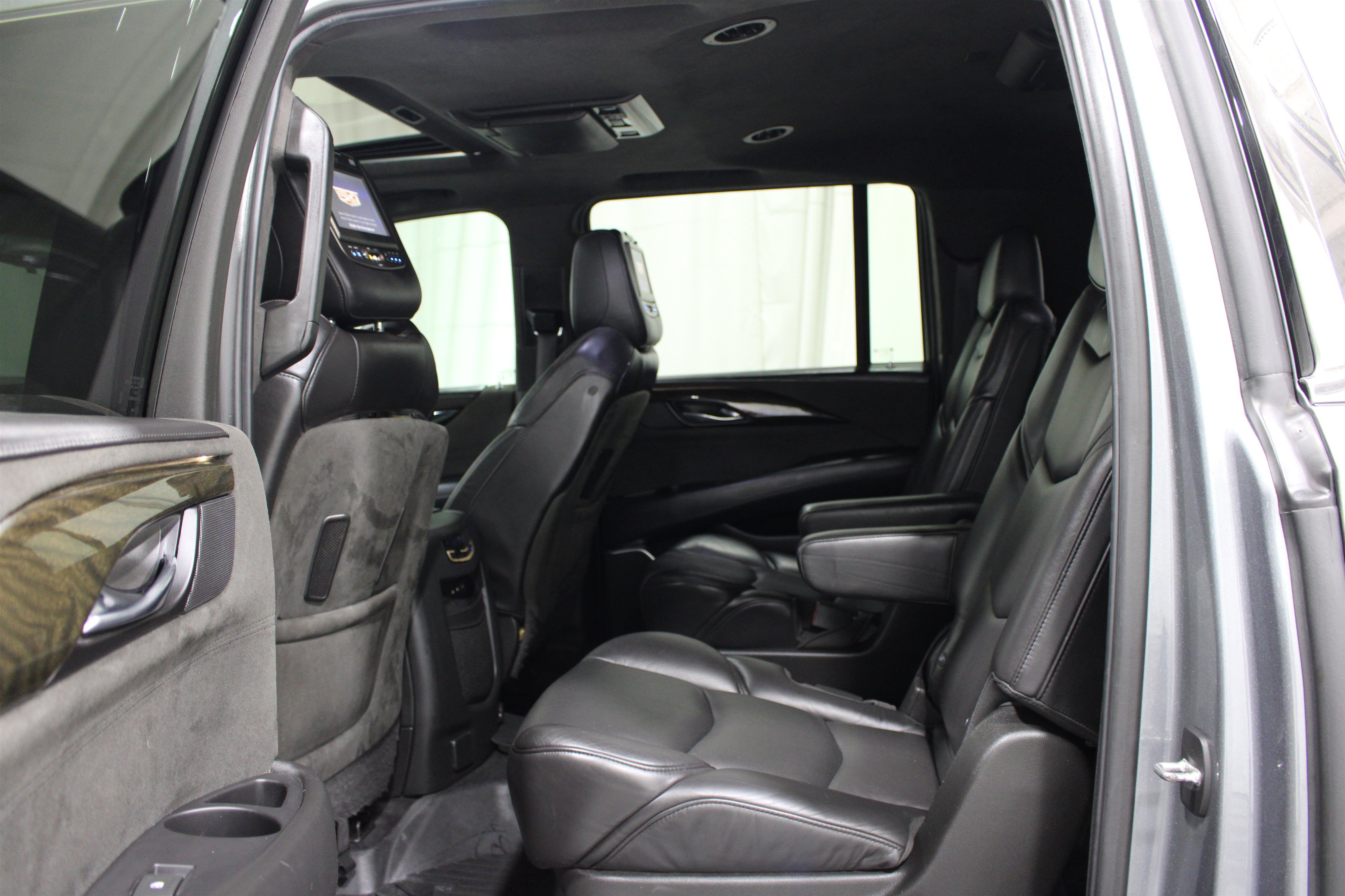 Used 2019 Cadillac Escalade ESV Platinum AWD/4WD image 19