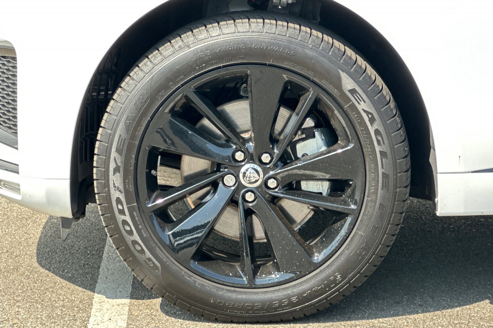 Used 2025 Jaguar F-PACE R-Dynamic S image 33