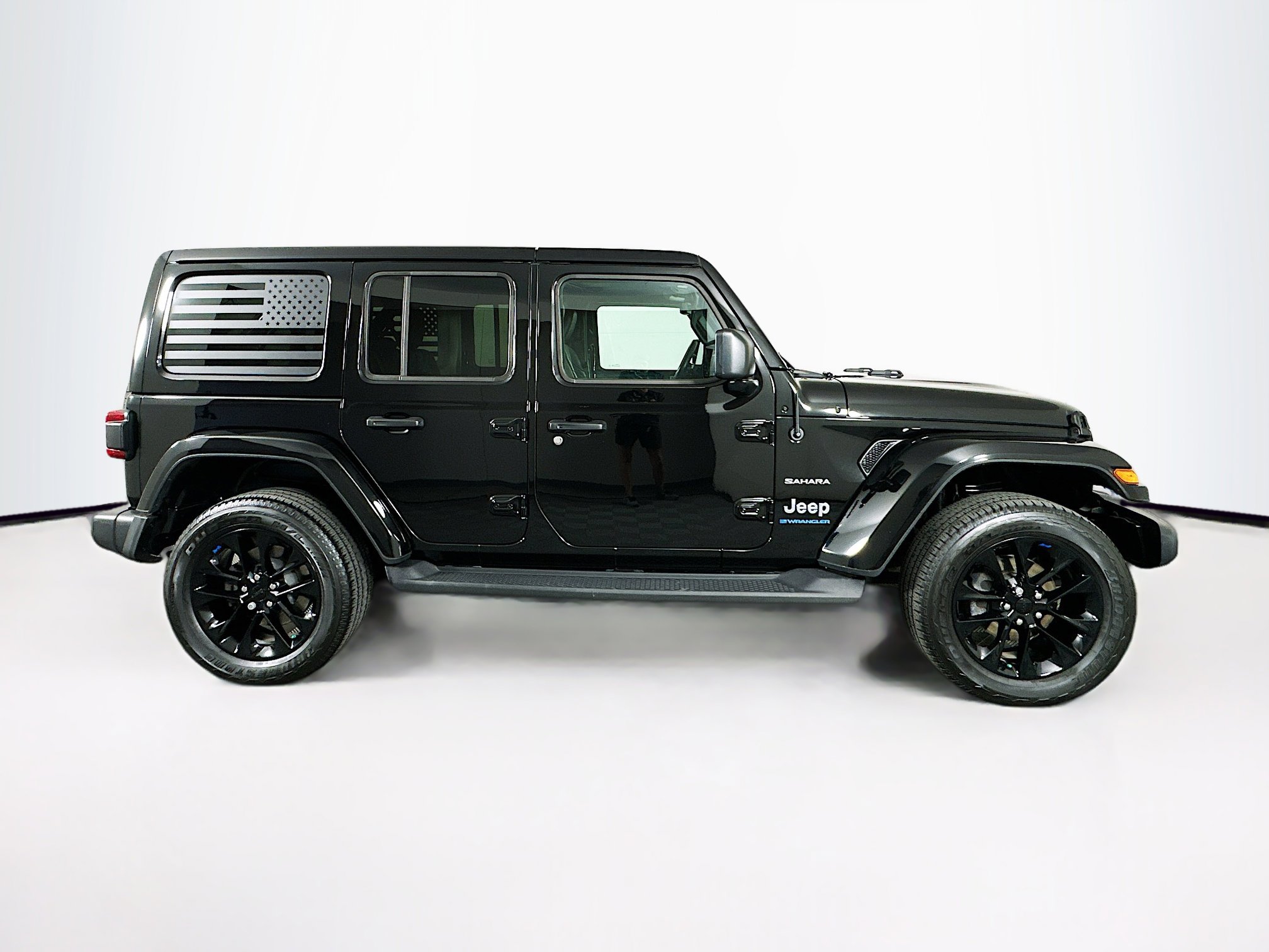 Used 2023 Jeep Wrangler Sahara w/ Cold Weather Group AWD/4WD image 10