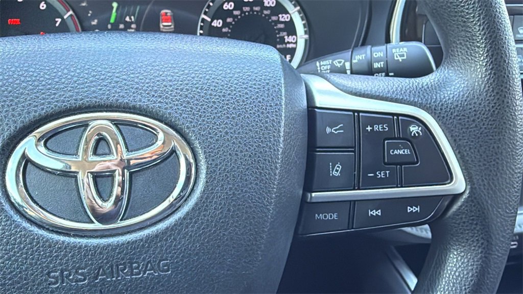 Used 2023 Toyota Highlander L image 21