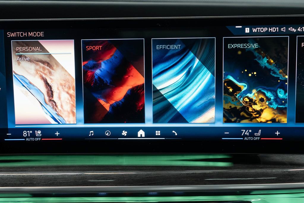 Used 2024 BMW 740i xDrive image 27