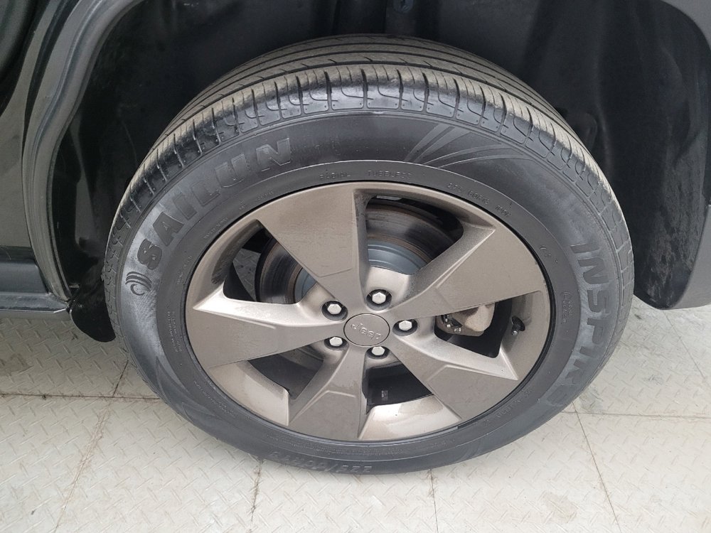 Used 2016 Jeep Cherokee 75th Anniversary AWD/4WD image 31
