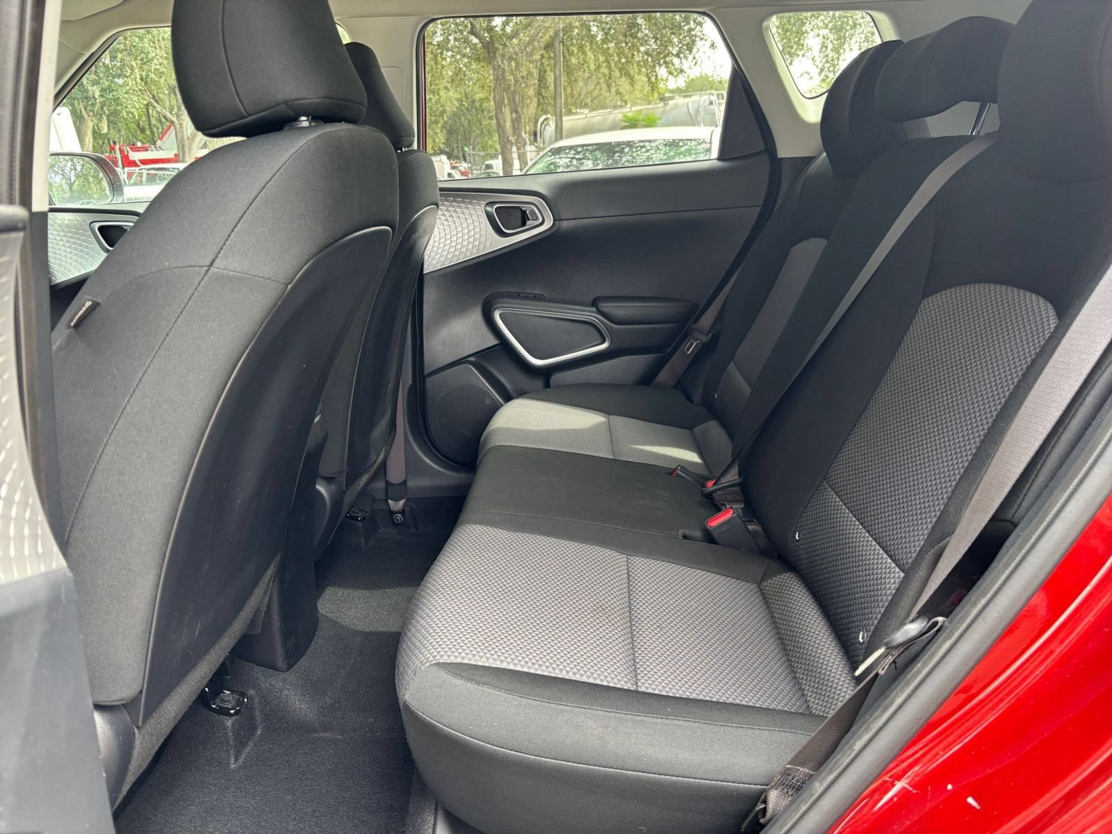 Used 2025 Kia Soul LX w/ LX Technology Package FWD image 36